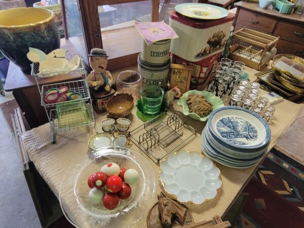 Franklin estate sale featuring rustic farmhouse goods and collectibles Franklin estate sale featuring rustic farmhouse goods and collectibles